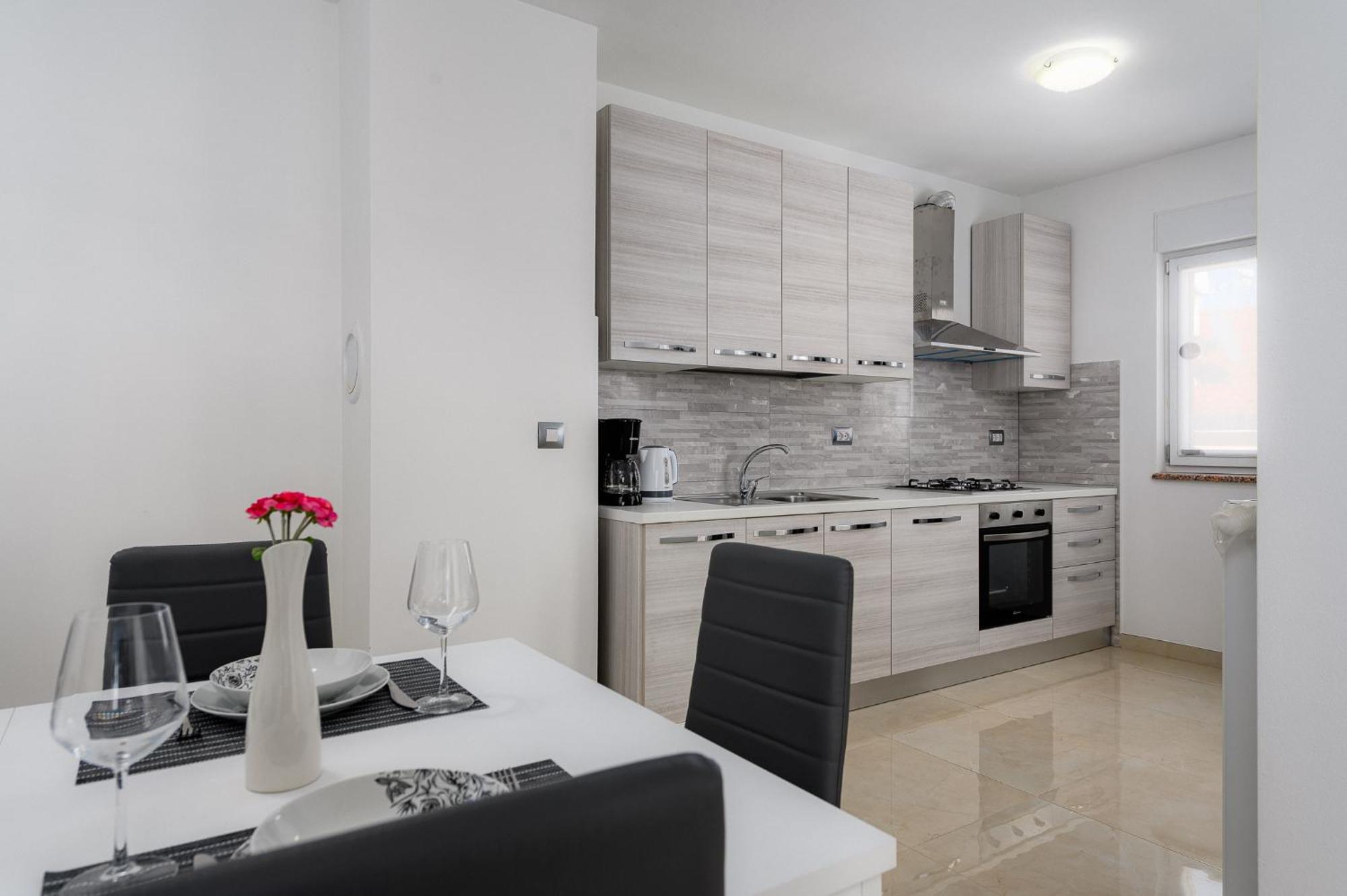 Stancija Amorozo 5 - Apartment N. 7 Пореч Экстерьер фото
